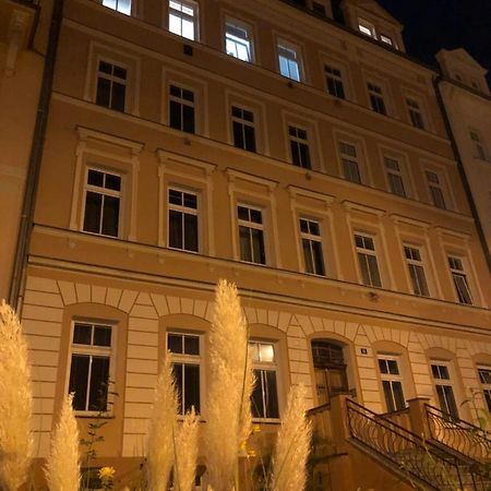 Byt S Krasnou Vyhlidkou Na Hotel Imperial カルロヴィ・ヴァリ エクステリア 写真