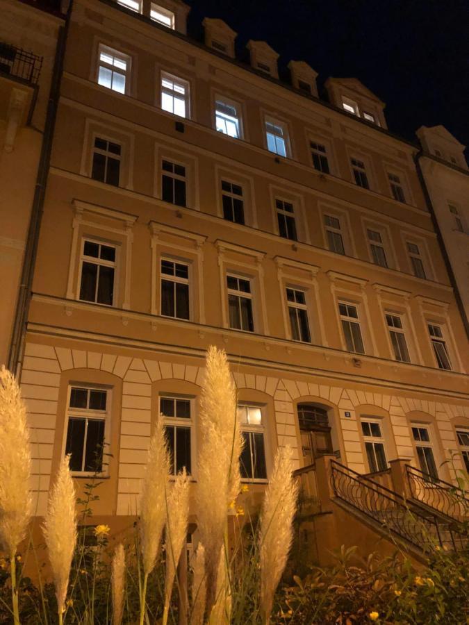 Byt S Krasnou Vyhlidkou Na Hotel Imperial カルロヴィ・ヴァリ エクステリア 写真