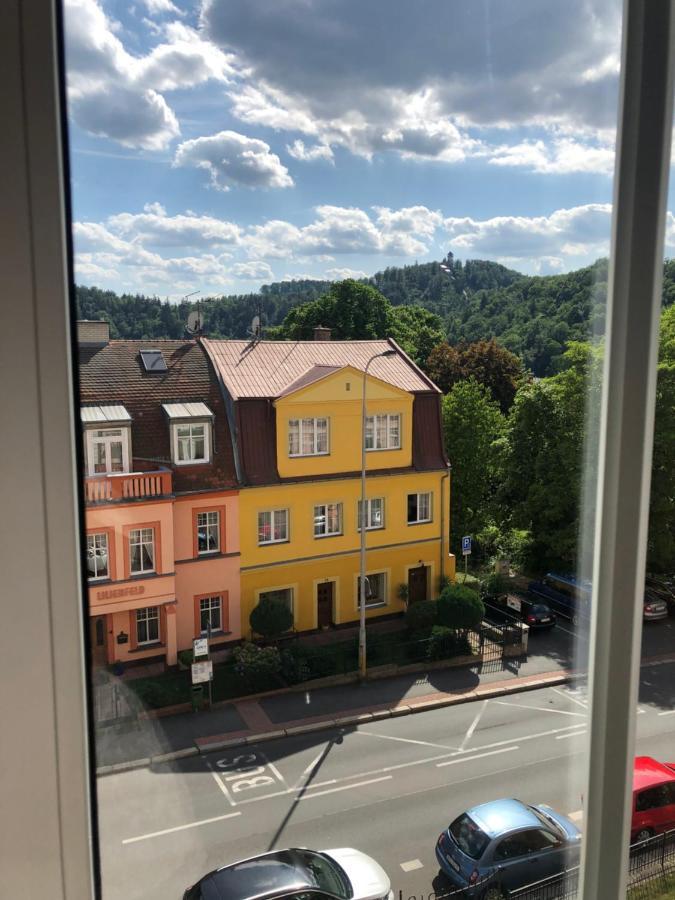 Byt S Krasnou Vyhlidkou Na Hotel Imperial カルロヴィ・ヴァリ エクステリア 写真